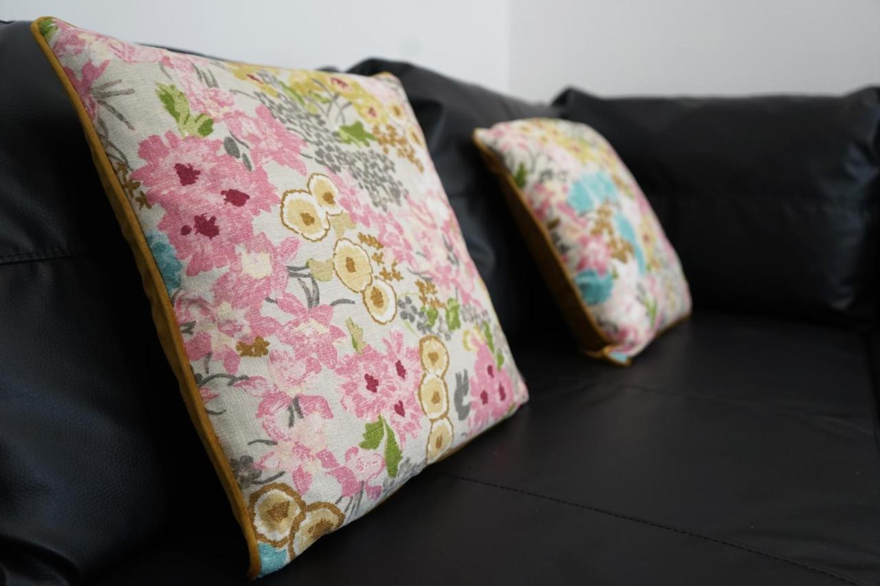 Luxury London Garden Home Sleep 7, 2 Mins To Metro 외부 사진