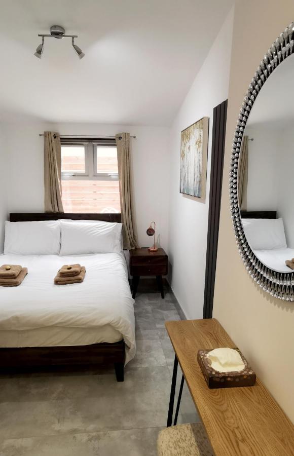 Luxury London Garden Home Sleep 7, 2 Mins To Metro 외부 사진