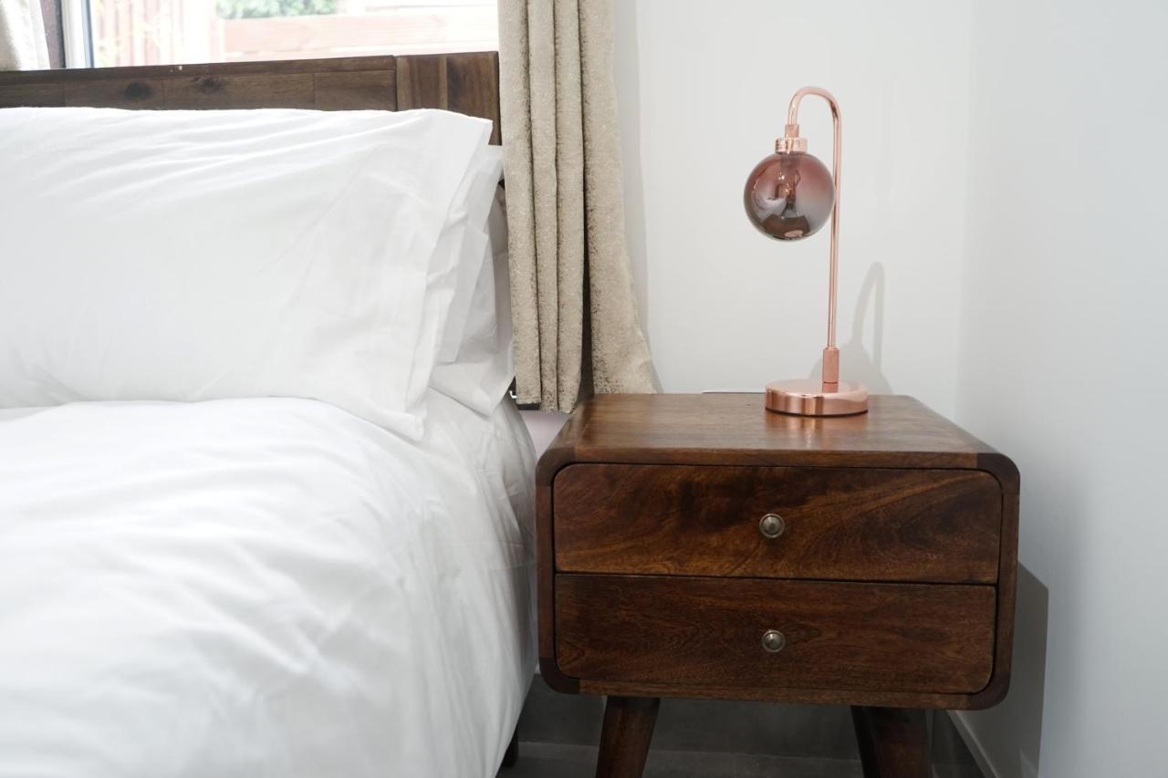 Luxury London Garden Home Sleep 7, 2 Mins To Metro 외부 사진