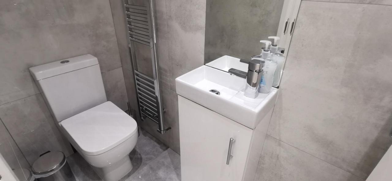 Luxury London Garden Home Sleep 7, 2 Mins To Metro 외부 사진